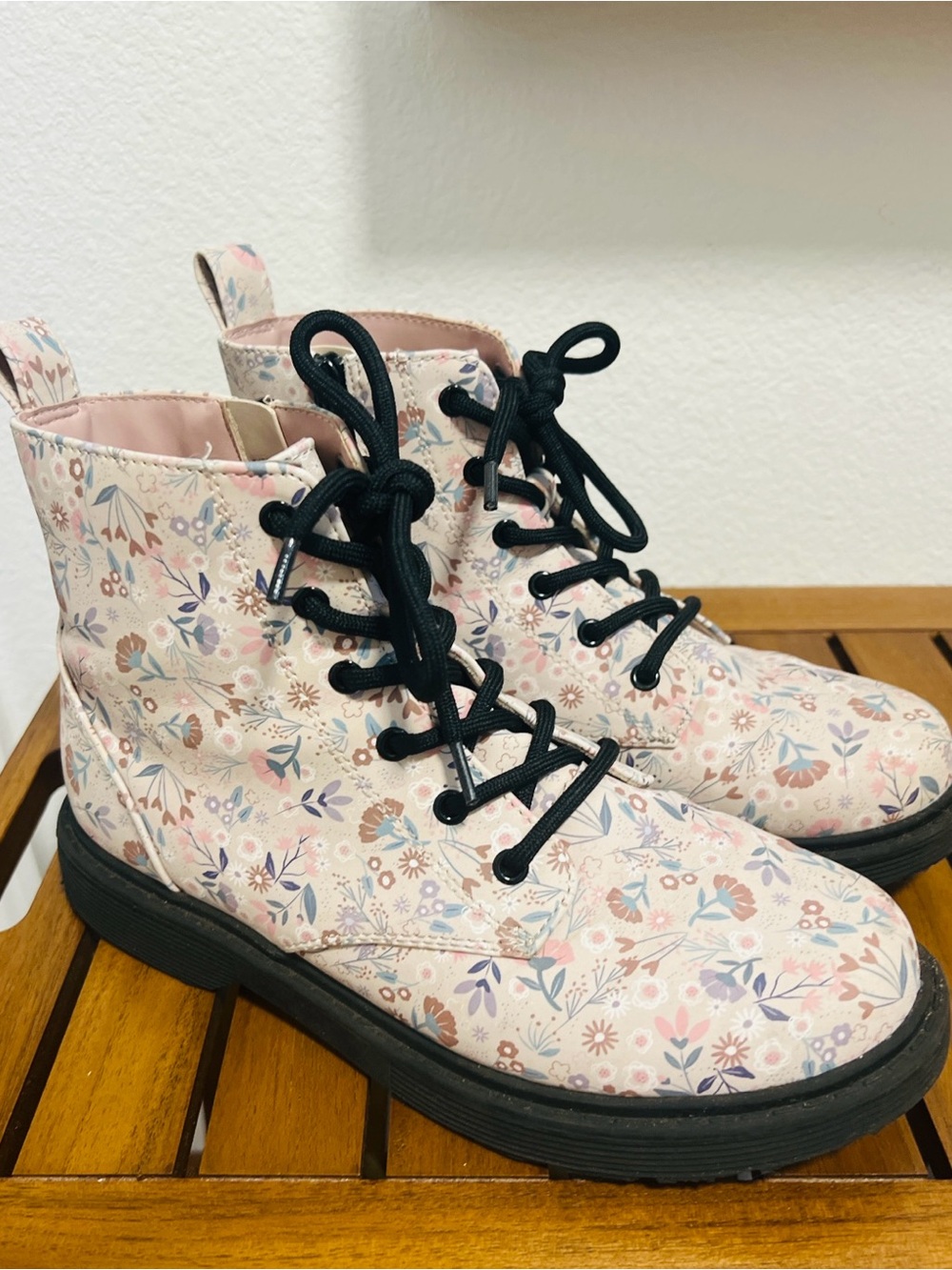 Floral Combat Boots Big Kid Size 5 with side zip